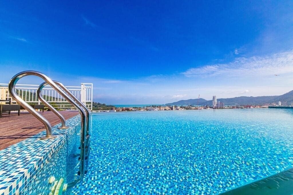 Территория Triple L Hotel Patong Beach 4*