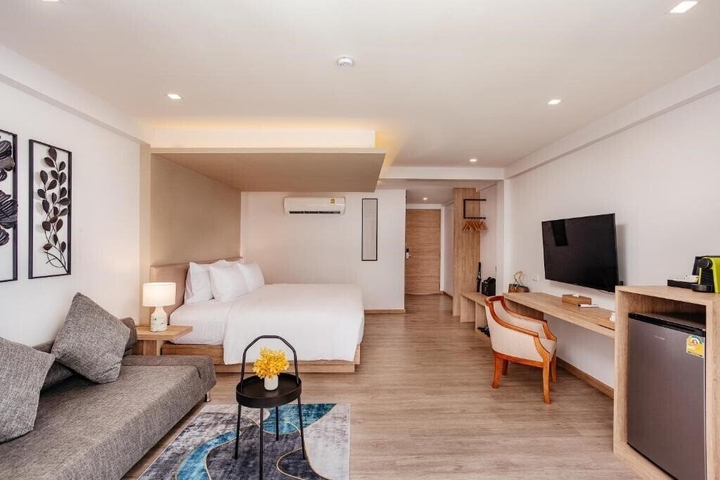 Вид Anona Beachfront Phuket Resort 4*