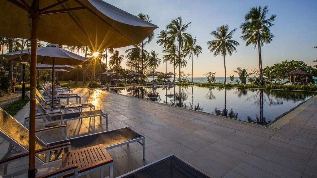 Отель Kantary Beach Villas And Suites 4*
