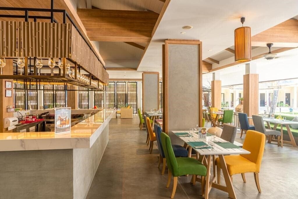 Территория Radisson Resort & Suites Phuket 4*