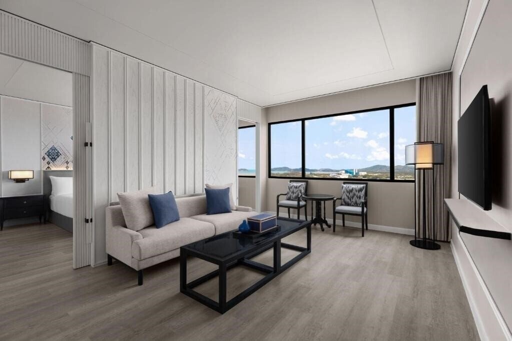 Панорама Courtyard By Marriott Phuket Town 4*