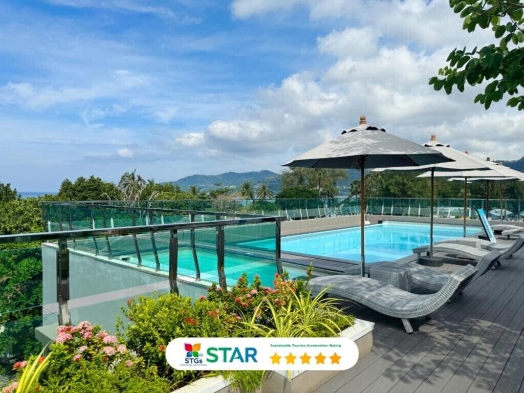 Готель Clarion Hotel Patong Beach 4*