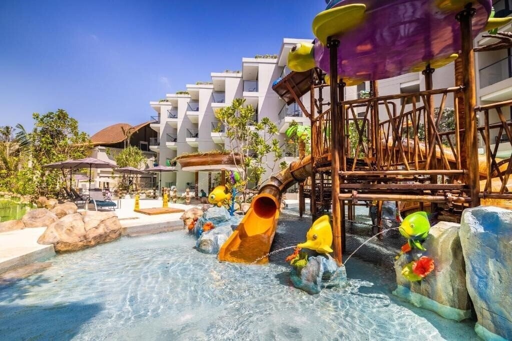 Панорама Phuket Emerald Beach Resort And Spa 5*