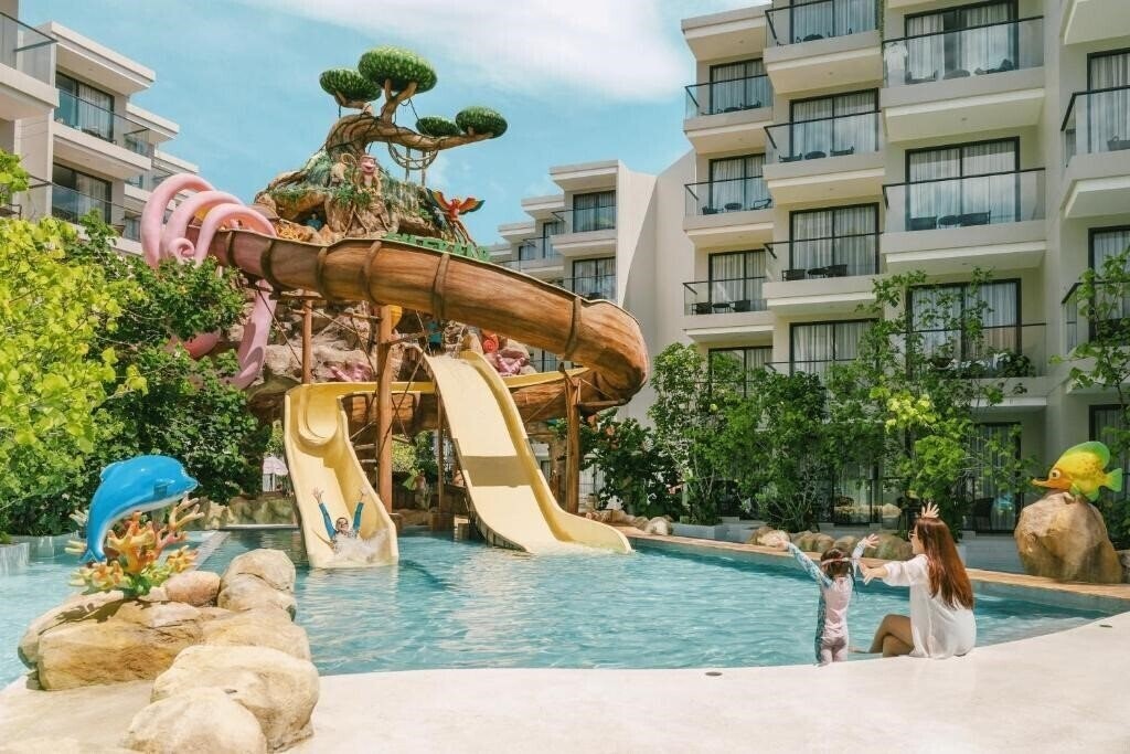 Апартаменты Phuket Emerald Beach Resort And Spa 5*