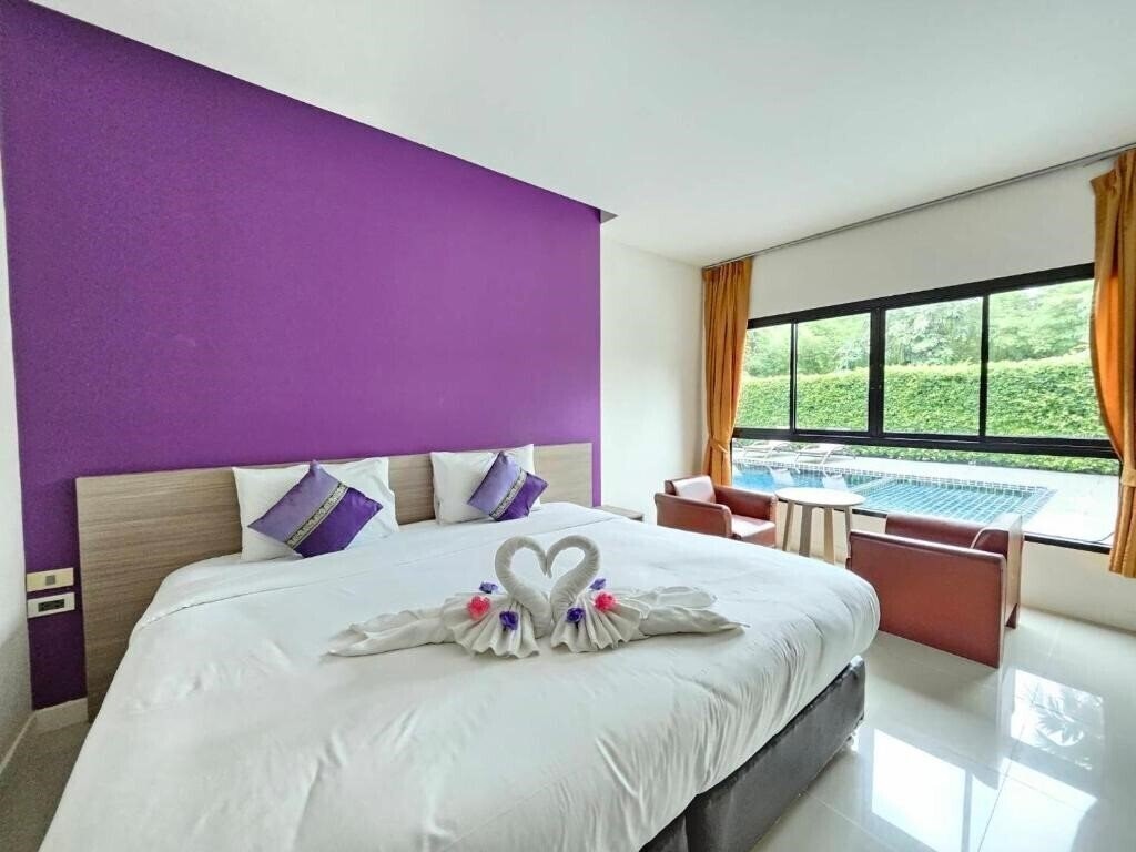 Фотографія S4 Naiyang Beach Phuket 4*