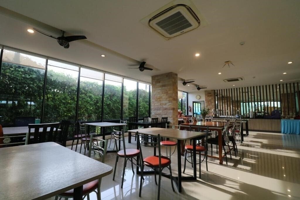 Панорама S4 Naiyang Beach Phuket 4*