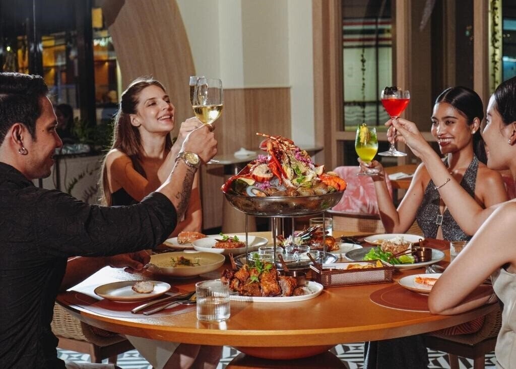 Панорама M Social Hotel Phuket 5*