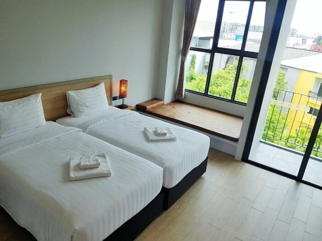Территория Atom Phuket Hotel 3*