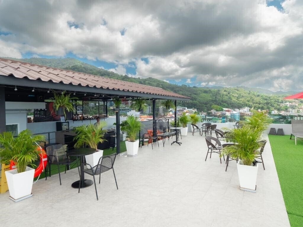 Панорама Neon Patong Hotel 4*