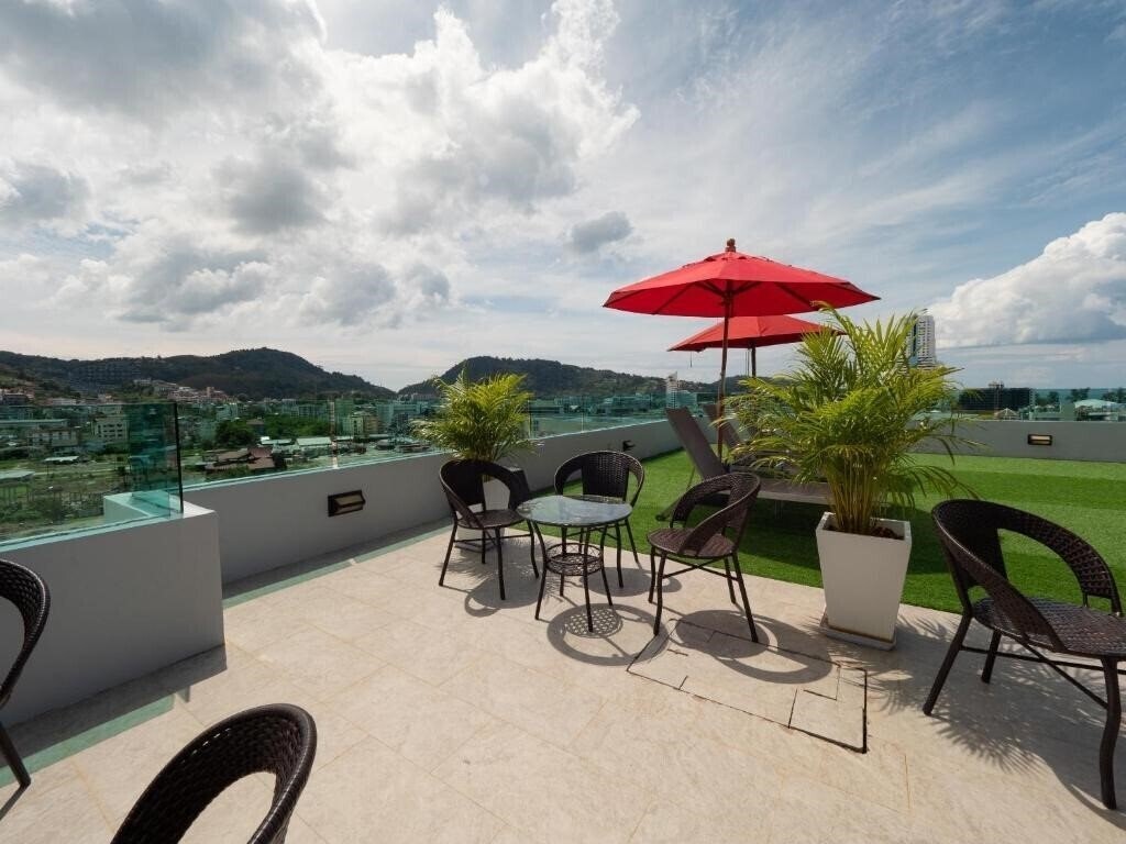 Апартаменты Neon Patong Hotel 4*