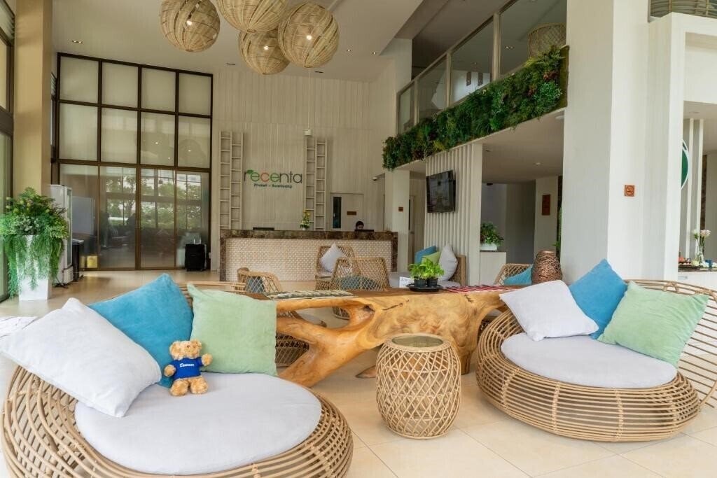Вид Recenta Suite Phuket Suanluang 4*