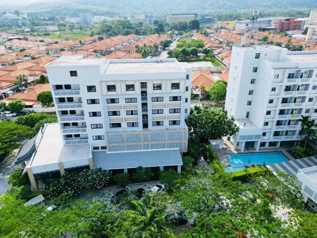 Панорама Recenta Suite Phuket Suanluang 4*