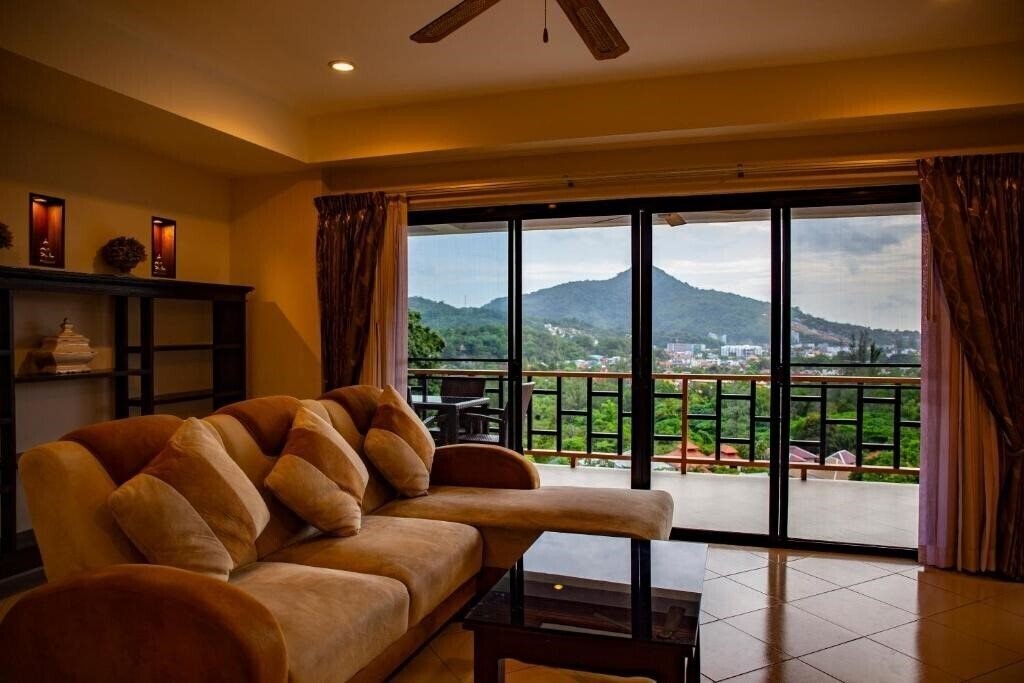 Апартаменти Baan Chom View Kamala 3*