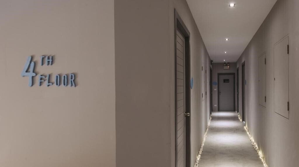 Апартаменти Tiras Patong Beach Hotel 2*