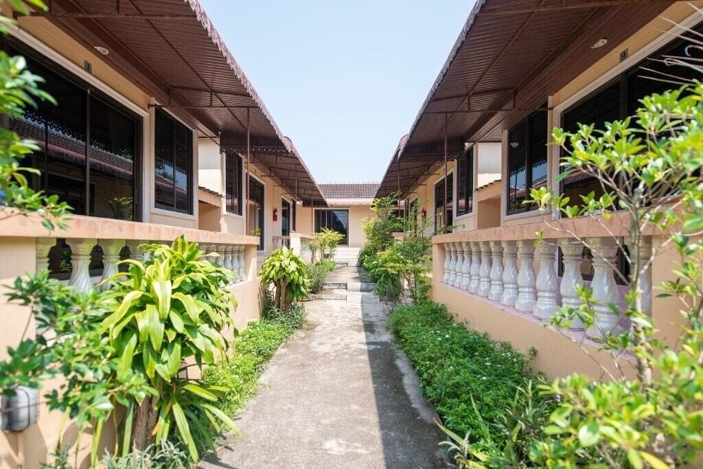 Отель Oyo 325 Naiyang Cottage 3*