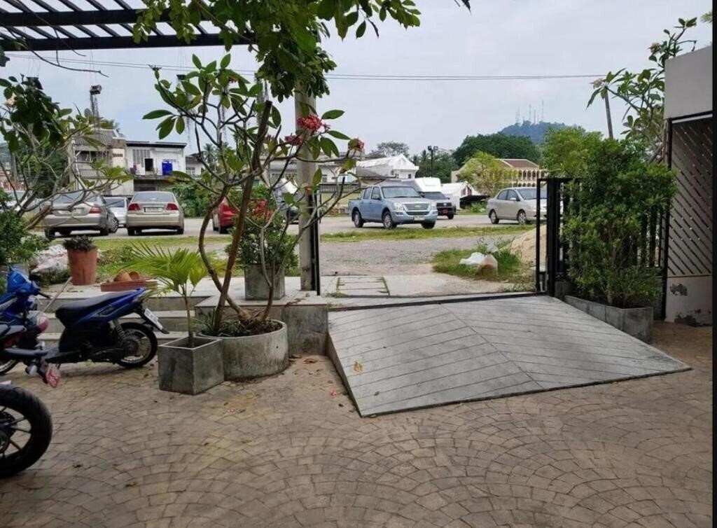 Панорама The Little Nest Phuket Hotel 1*