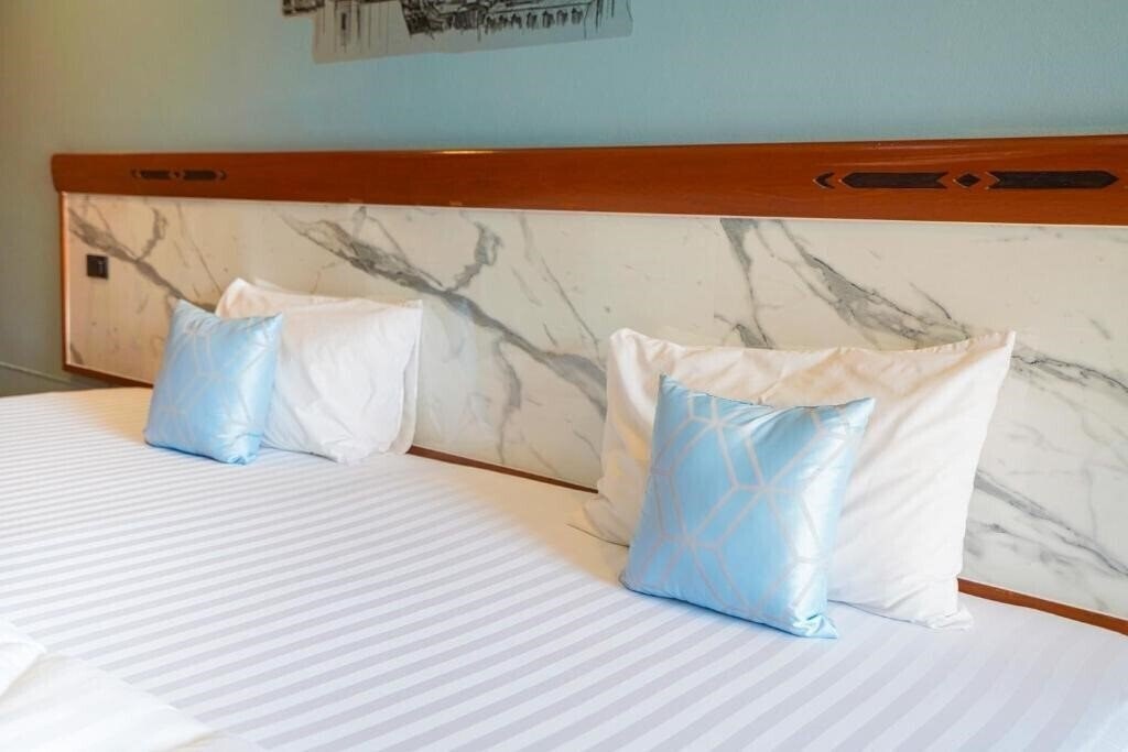 Территория Mayfa Hotel 3*