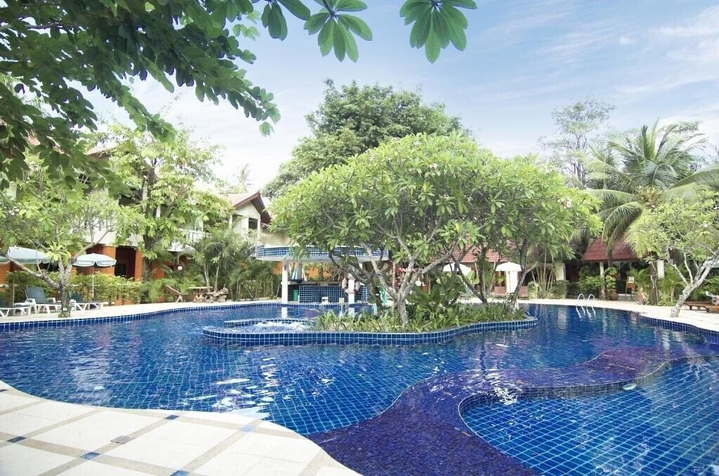 Вид Patong Leelavadee Hua Ting Holiday Phuket 3*