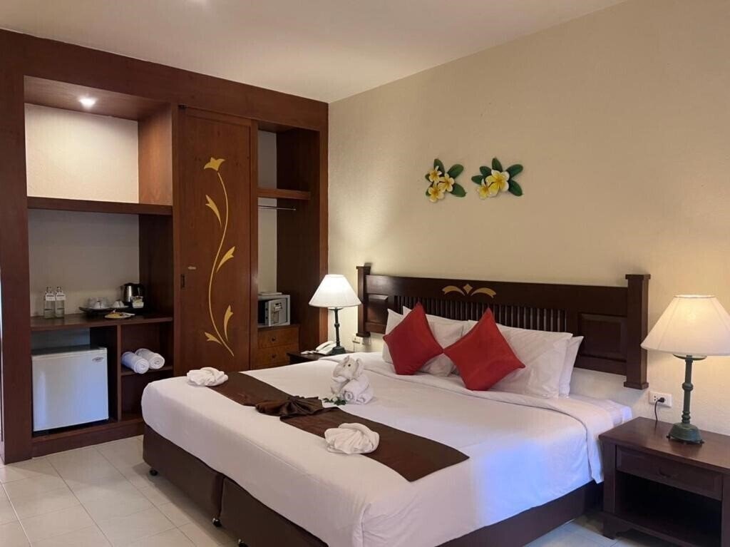 Територія Patong Leelavadee Hua Ting Holiday Phuket 3*