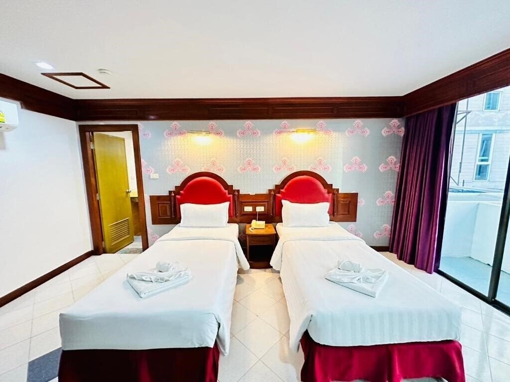 Территория Lime Hotel Patong 3*