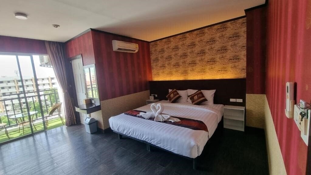 Вид Sereneburi Patong Hotel 3*