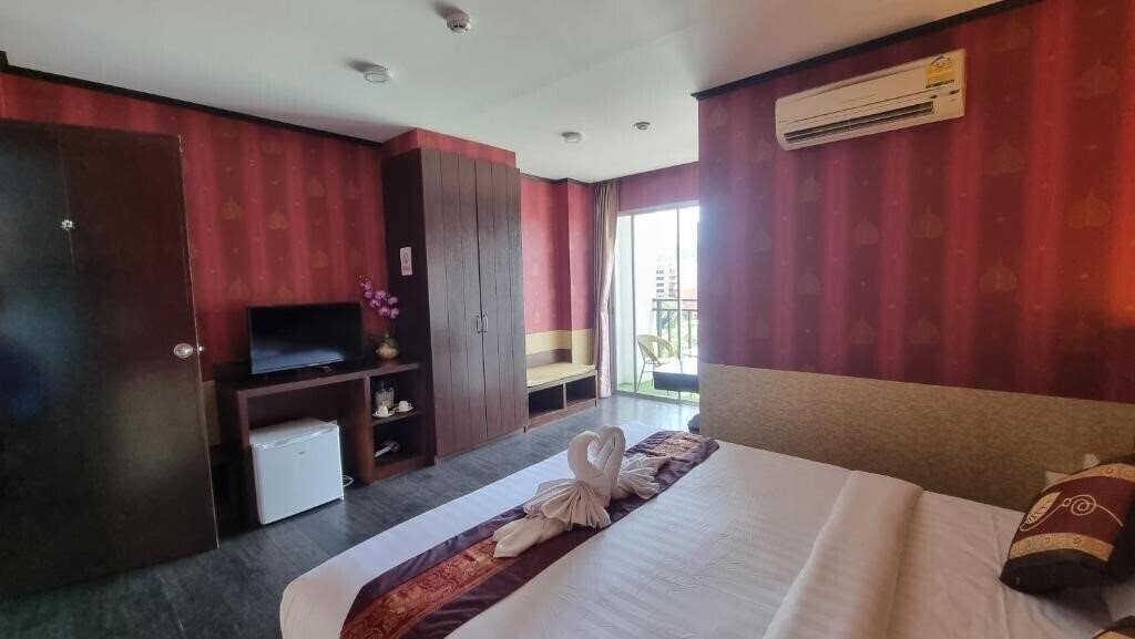 Територія Sereneburi Patong Hotel 3*