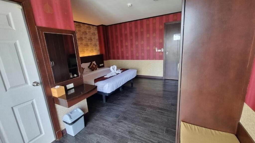 Апартаменти Sereneburi Patong Hotel 3*