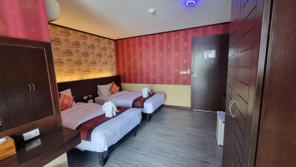 Панорама Sereneburi Patong Hotel 3*