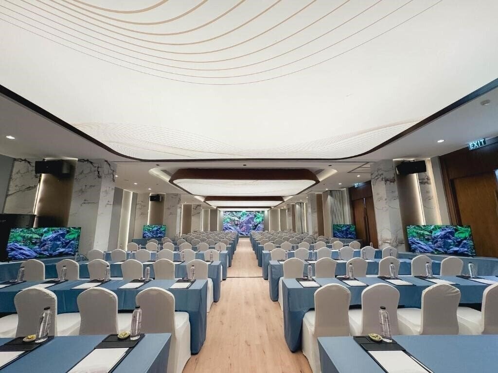 Апартаменти Laya Resort Phuket Island (ex. Wanda Vista Resort) 5*