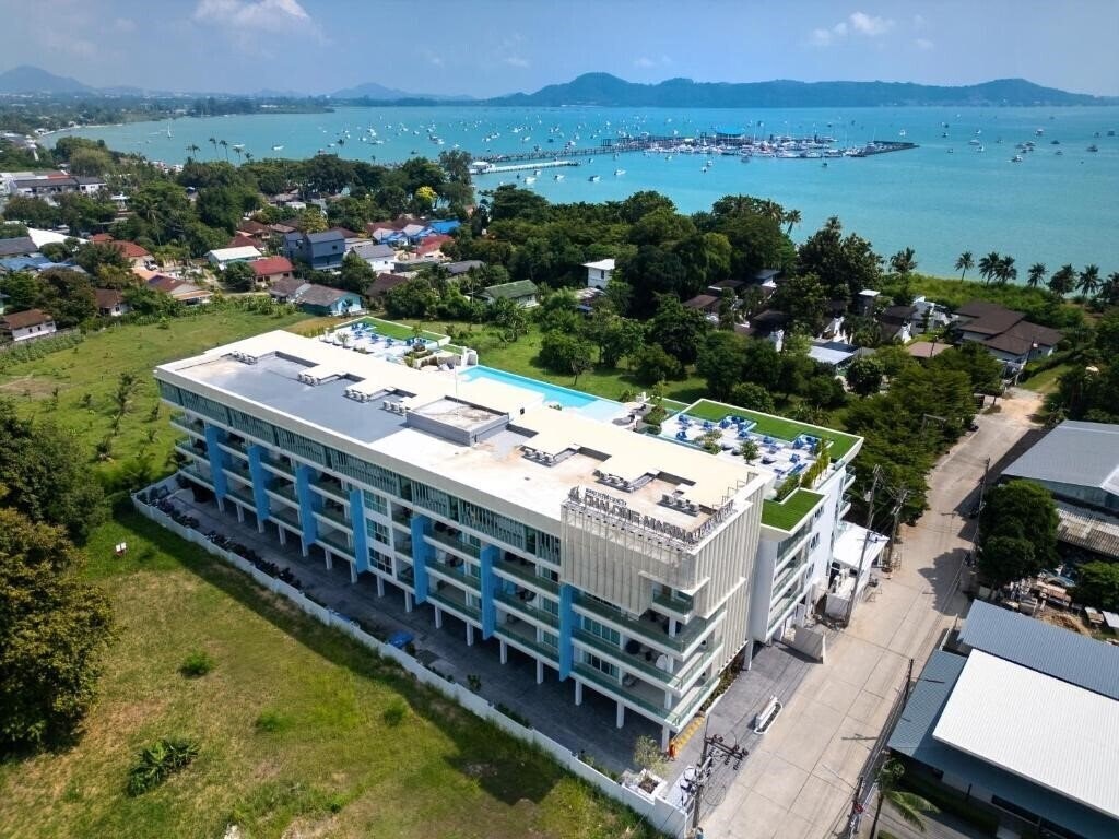 Готель Chalong Marina Bay View Phuket 5*