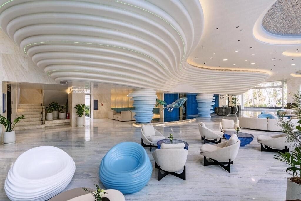 Територія Kora Beach Resort Phuket 5*