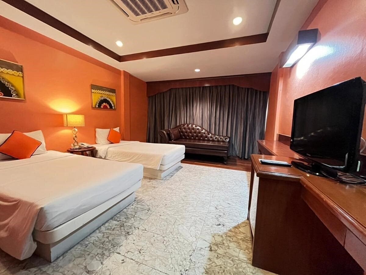 Панорама B Buri Hotel 3*