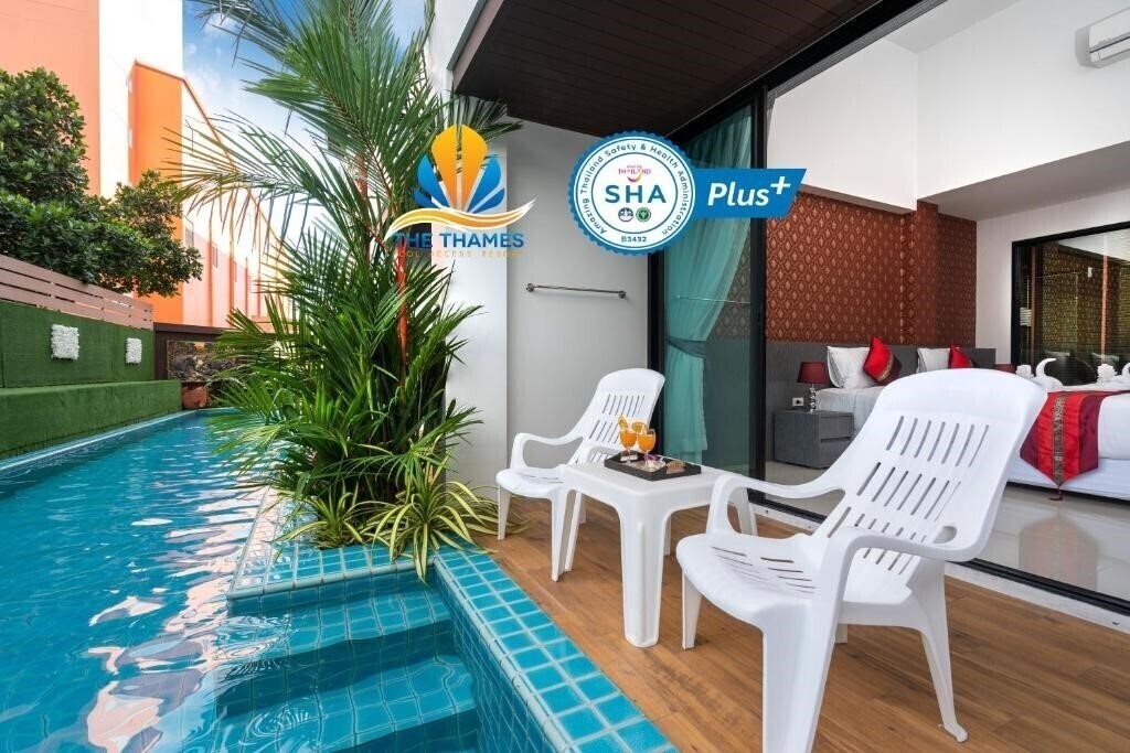 Вид The Thames Pool Access Resort 4*