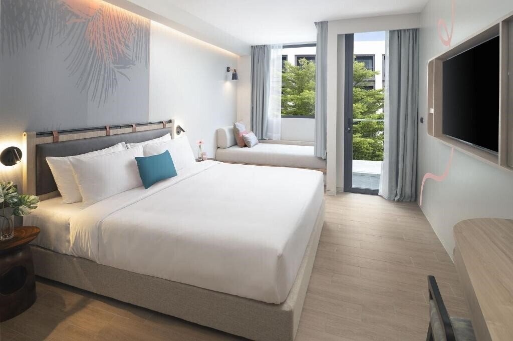 Панорама Jonox Phuket Karon 4*