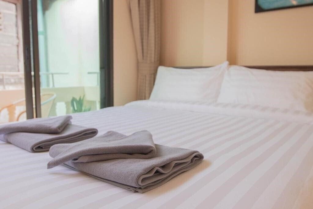 Территория Maiiam Guesthouse Patong 3*