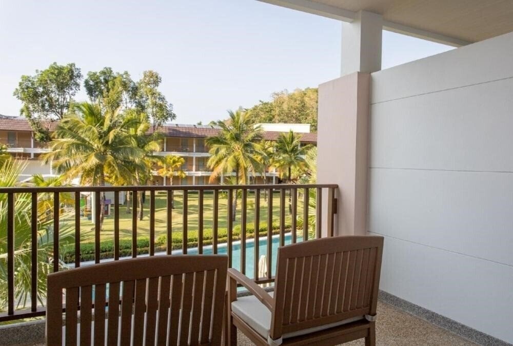Фото Katathani Phuket Beach Resort 5*