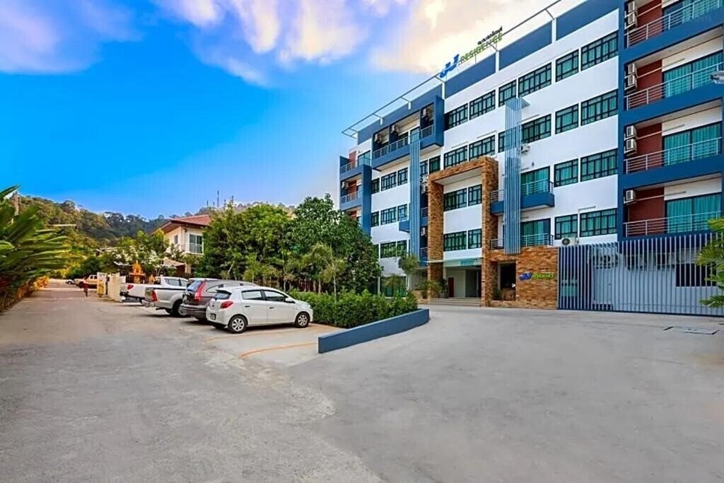 Отель JJ Residence Phuket Town 3*