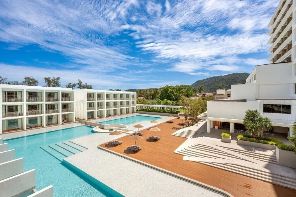 Отель Patong Beach Hotel by See2Sea 4*