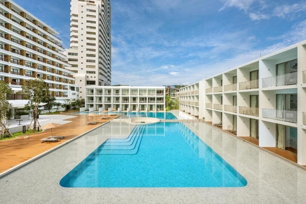 Картинка Patong Beach Hotel by See2Sea 4*