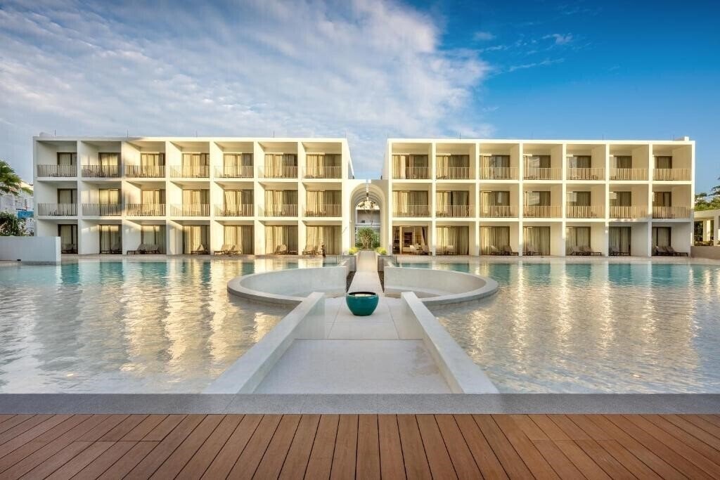 Вид Patong Beach Hotel by See2Sea 4*