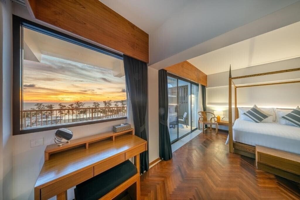 Территория Patong Beach Hotel by See2Sea 4*