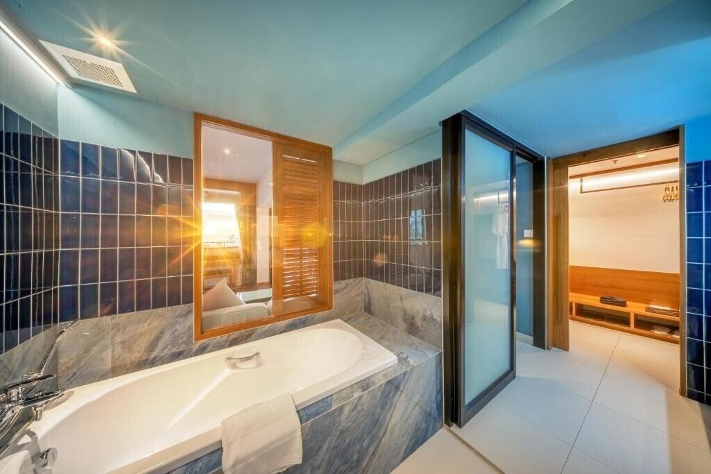 Панорама Patong Beach Hotel by See2Sea 4*