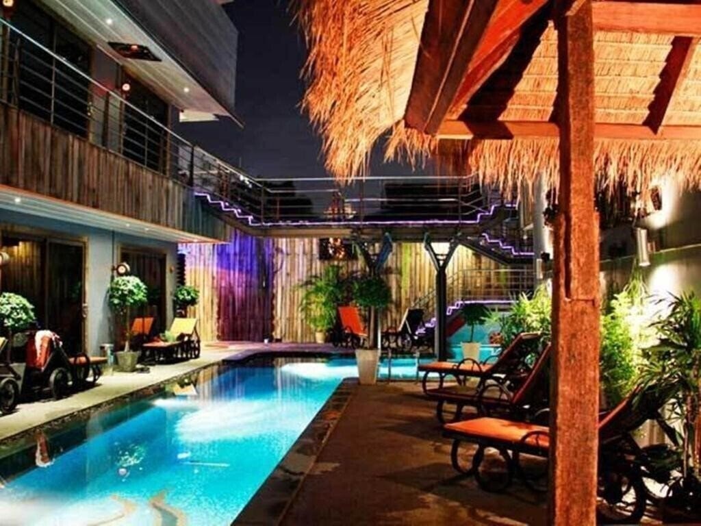 Фотография Nicky's Handlebar Hotel 3*