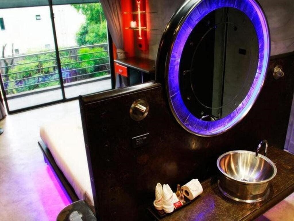 Вид Nicky's Handlebar Hotel 3*