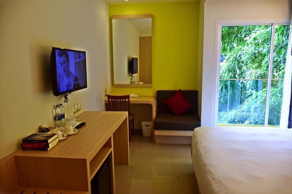 Вид Ocean & Ole Patong Hotel 3*