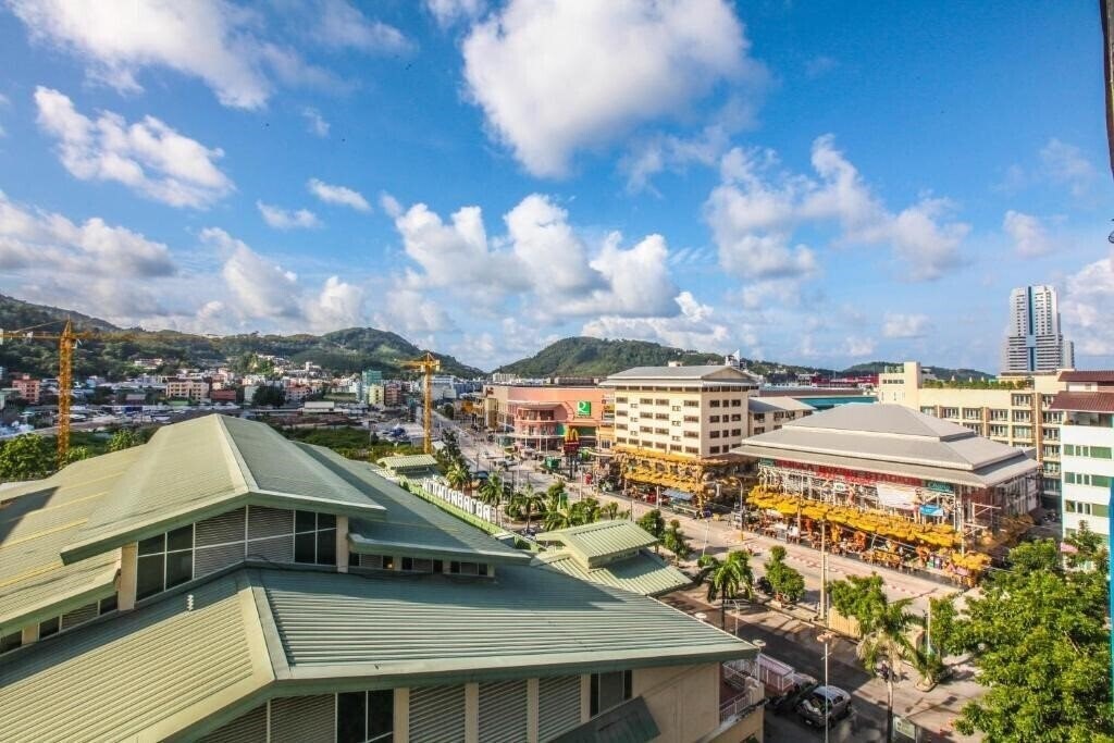 Территория Ocean & Ole Patong Hotel 3*