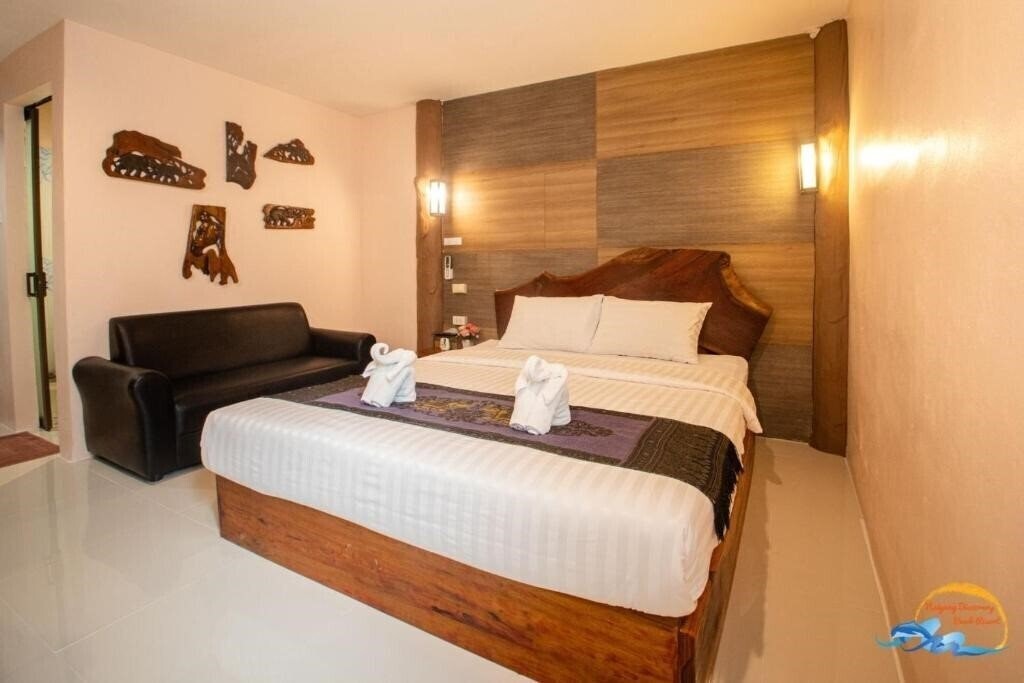 Отель Naiyang Discovery Beach Resort 3*