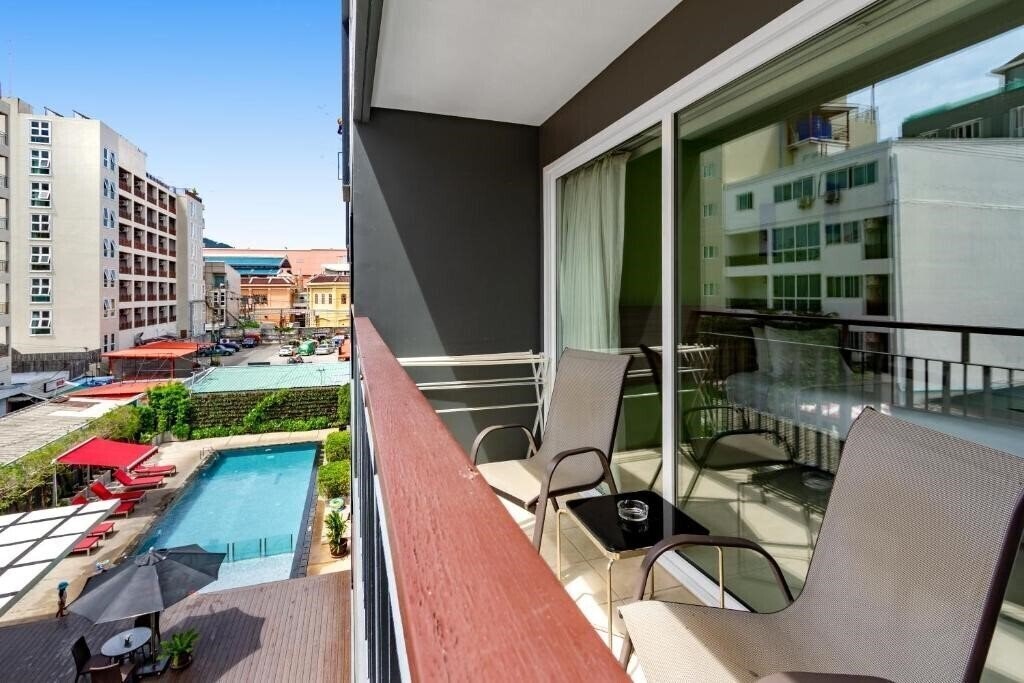 Территория Lantern Resort Patong (THE) 4*