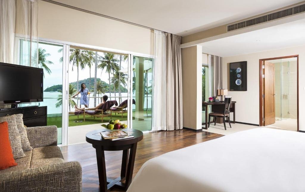 Фото Crowne Plaza Phuket Panwa Beach Resort (ex. Phuket Panwa Beachfront Resort) 5*