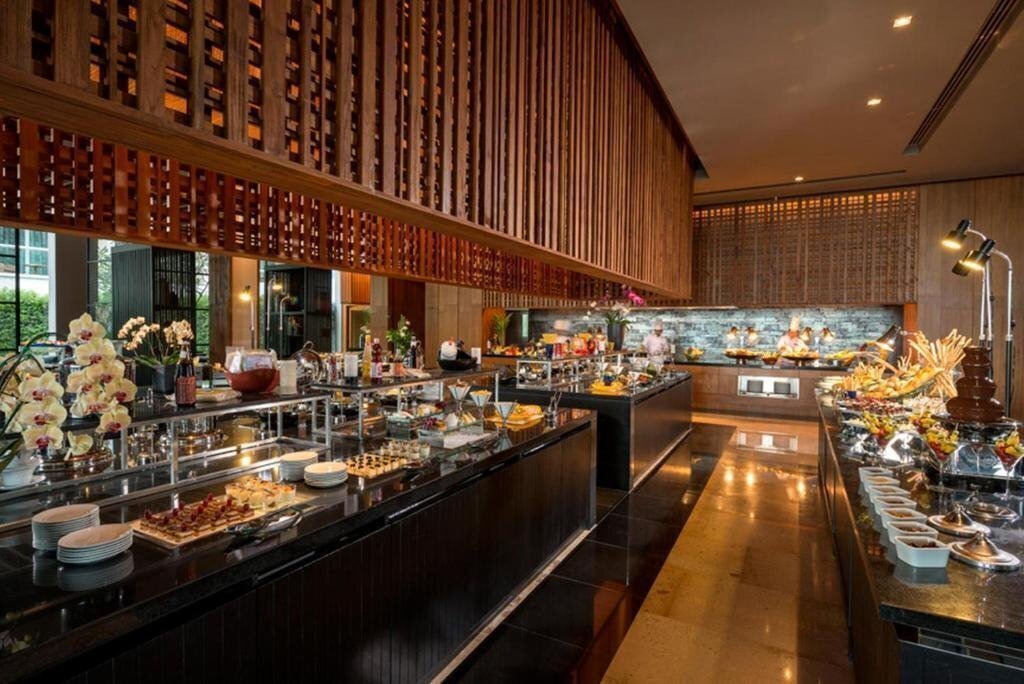 Панорама Crowne Plaza Phuket Panwa Beach Resort (ex. Phuket Panwa Beachfront Resort) 5*